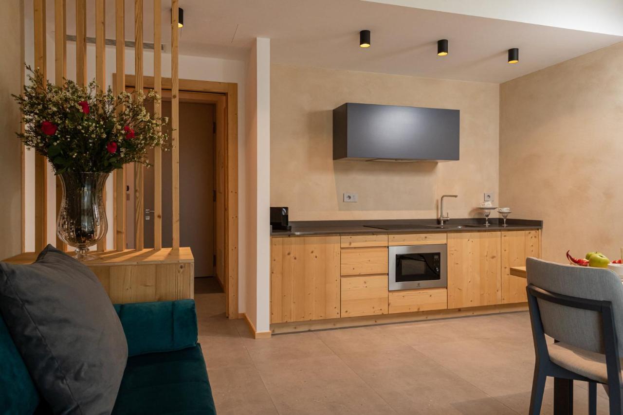 Shiloh Private Luxury Apartments Costermano Exteriör bild